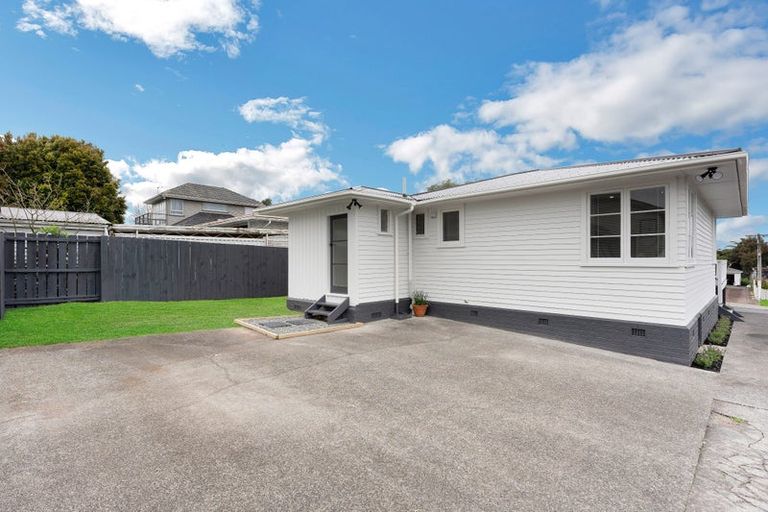 Photo of property in 1/41 Strid Road, Te Atatu South, Auckland, 0610