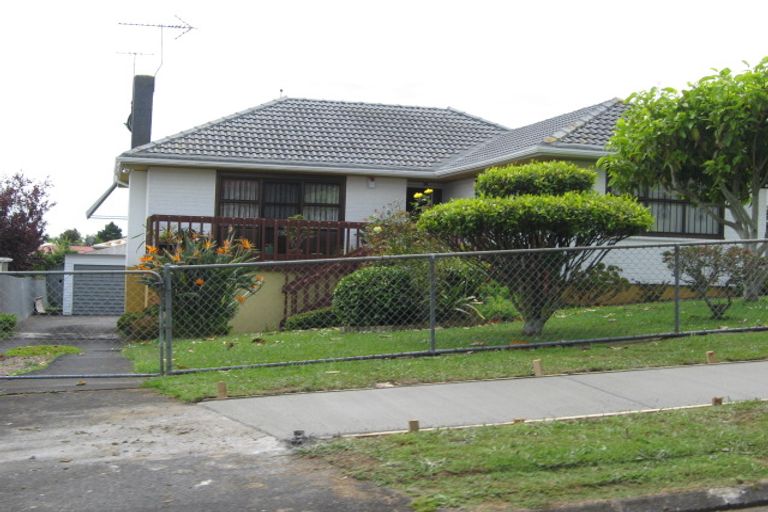 Photo of property in 10 Leeson Place, Mangere, Auckland, 2022