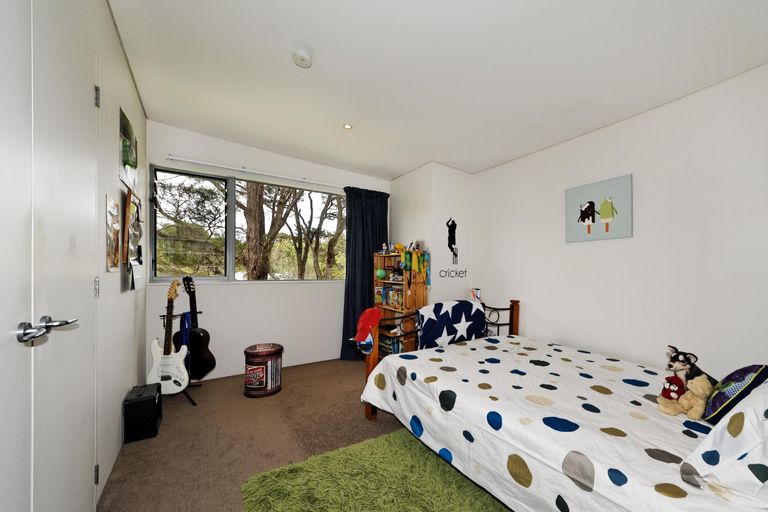 Photo of property in 21 Chamari Close, Titirangi, Auckland, 0604