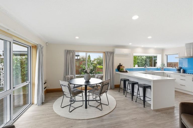 Photo of property in 7 Broadfell Avenue, Avonhead, Christchurch, 8042