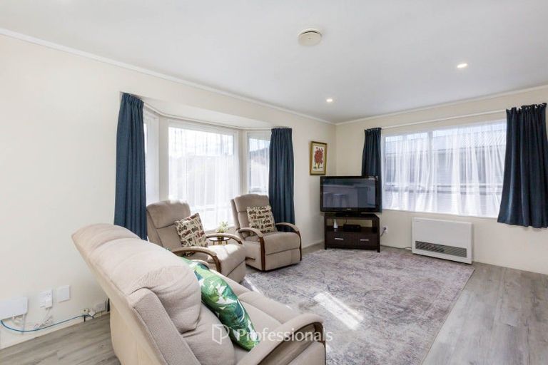 Photo of property in 17 Beryl Grove, Birchville, Upper Hutt, 5018