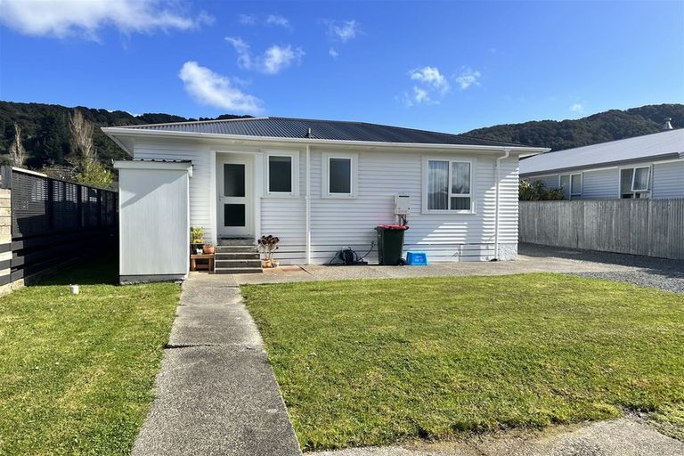 Photo of property in 8 Hay Street, Wainuiomata, Lower Hutt, 5014
