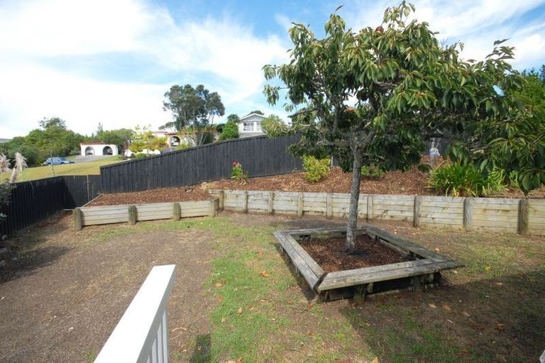 Photo of property in 4 Hollyhock Place, Browns Bay, Auckland, 0630