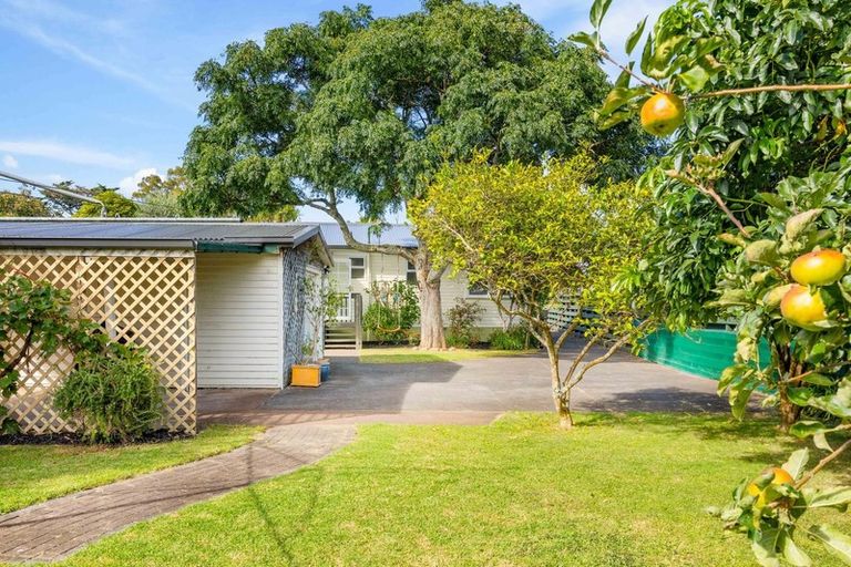 Photo of property in 19 Brennan Avenue, Te Atatu Peninsula, Auckland, 0610