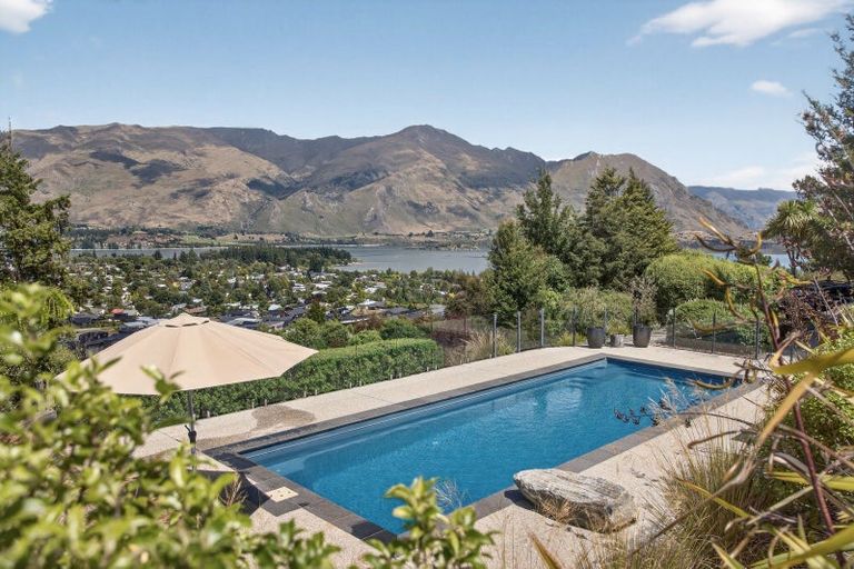 Photo of property in 52 Kirimoko Crescent, Wanaka, 9305