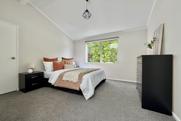 Photo of property in 90b Eskdale Road, Birkdale, Auckland, 0626