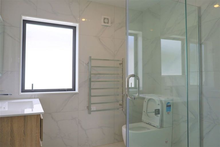 Photo of property in 7a Sherwood Avenue, Te Atatu South, Auckland, 0610