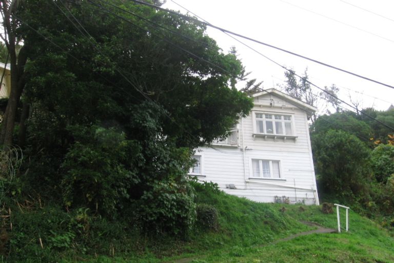 Photo of property in 10 Governor Road, Northland, Wellington, 6012