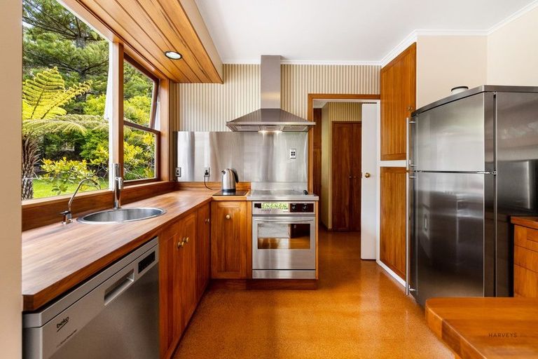 Photo of property in 15 Sylvan Valley Avenue, Titirangi, Auckland, 0604