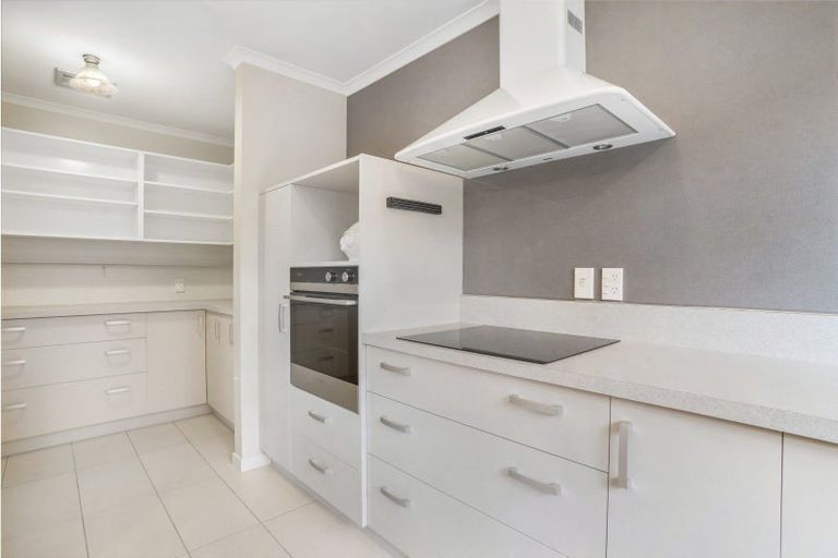 Photo of property in 96 Park Street, Winton, 9720