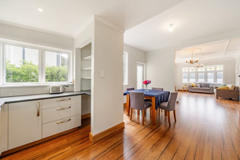 Photo of property in 141 Breaker Bay Road, Breaker Bay, Wellington, 6022