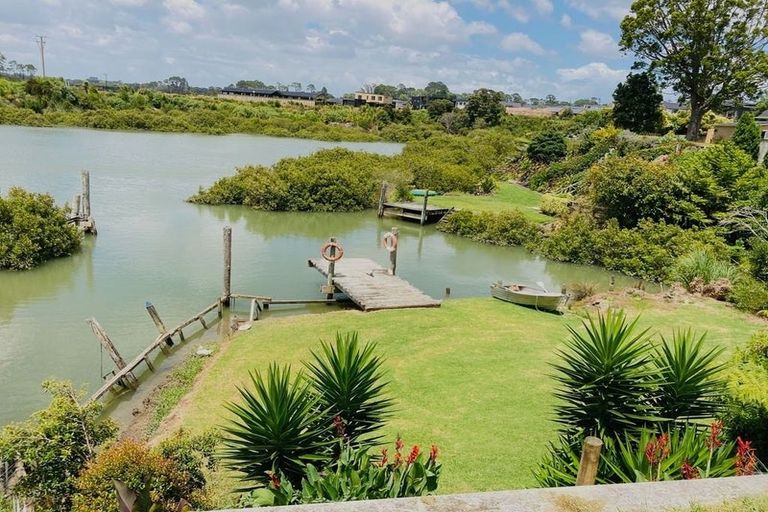 Photo of property in 18 Kent Terrace, Riverhead, 0820