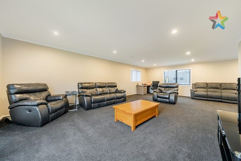 Photo of property in 6 Jack Vaughan Grove, Wainuiomata, Lower Hutt, 5014