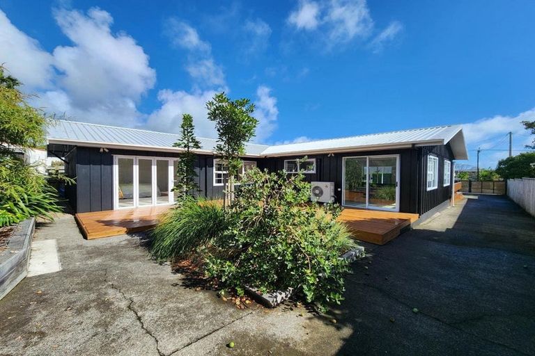 Photo of property in 8 Hussey Street, Oakura, 4314