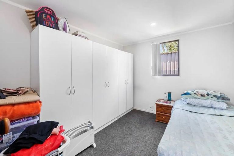 Photo of property in 13 Ewbank Place, Manurewa, Auckland, 2102