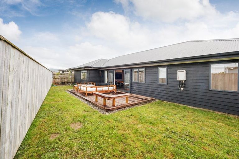 Photo of property in 8 Butler Place, Fitzherbert, Palmerston North, 4410