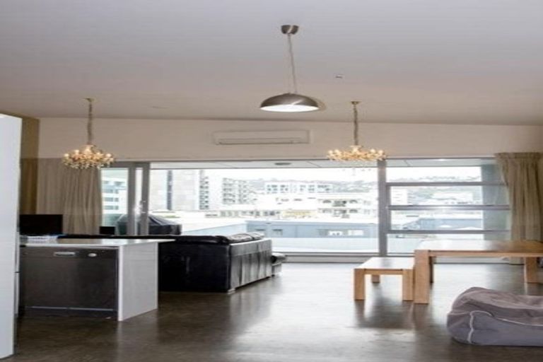 Photo of property in 25u4 Home Street, Mount Victoria, Wellington, 6011
