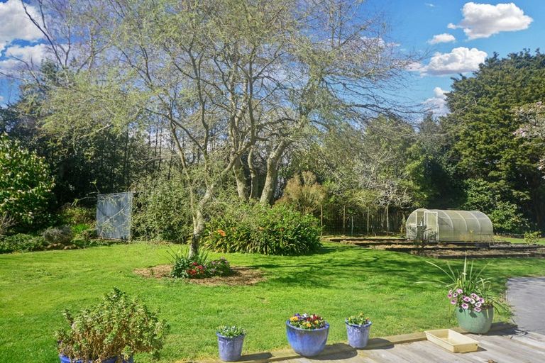 Photo of property in 72 Avenue North Road, Levin, 5510