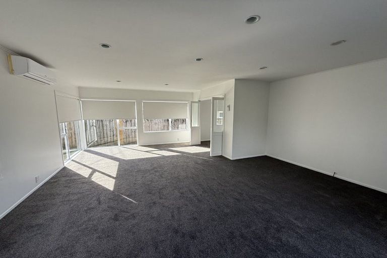 Photo of property in 5 Trelawn Place, Cockle Bay, Auckland, 2014