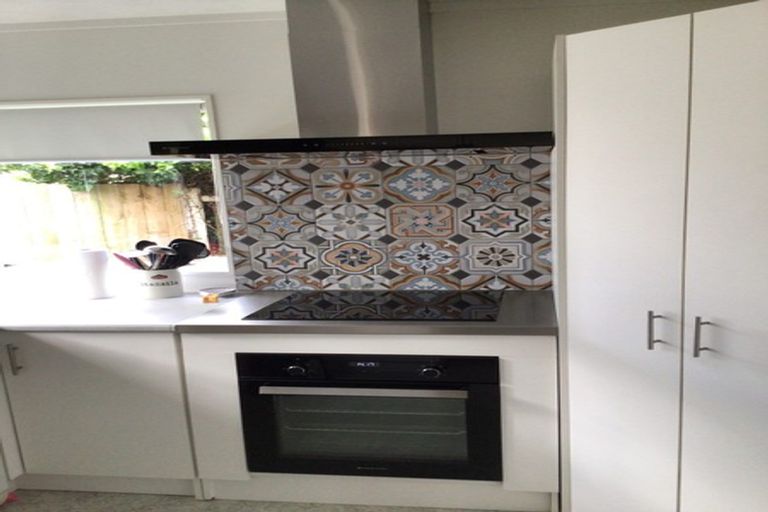 Photo of property in 11 Gloria Avenue, Te Atatu Peninsula, Auckland, 0610