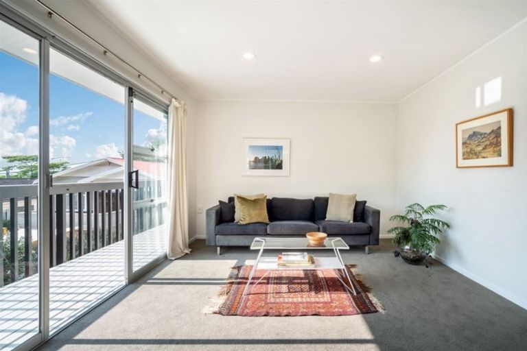 Photo of property in 3/5 Glade Place, Birkenhead, Auckland, 0626