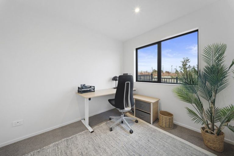 Photo of property in 2/4 Glenburn Road, Hobsonville, Auckland, 0616