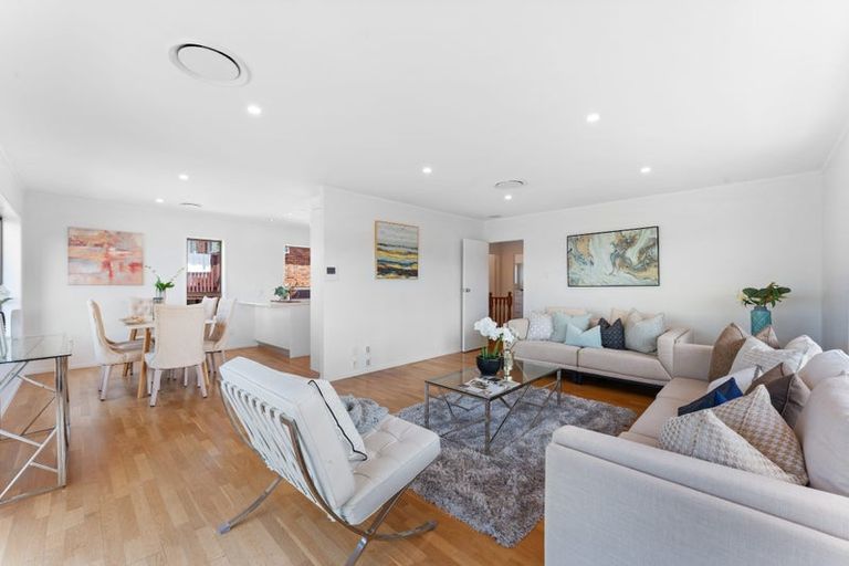 Photo of property in 23 Ravenwood Drive, Forrest Hill, Auckland, 0620