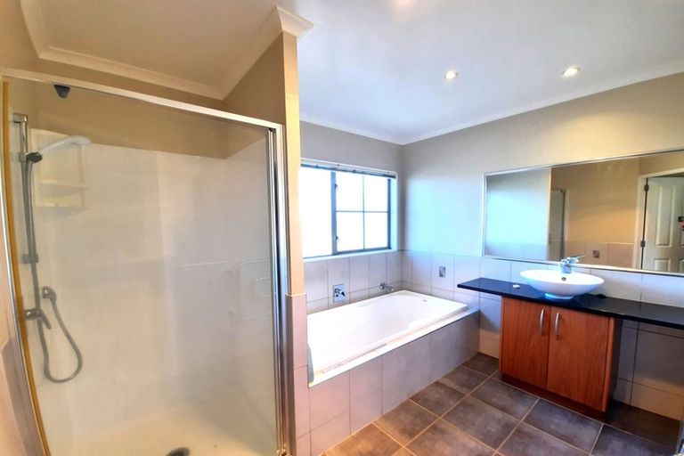 Photo of property in 69 Middlefield Drive, East Tamaki Heights, Auckland, 2016