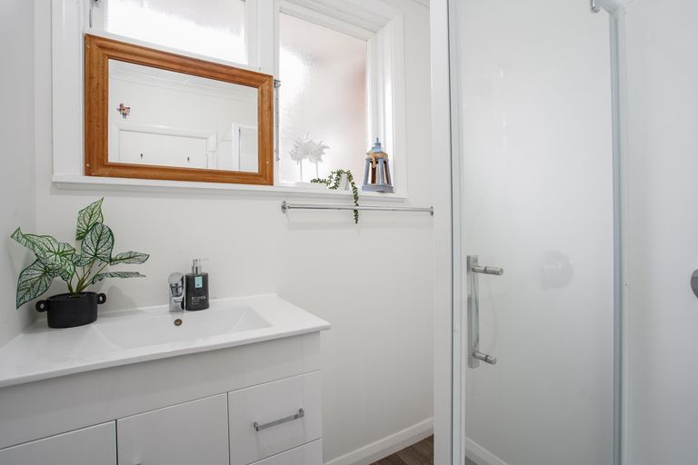 Photo of property in 8 Hendon Place, West End, Palmerston North, 4412