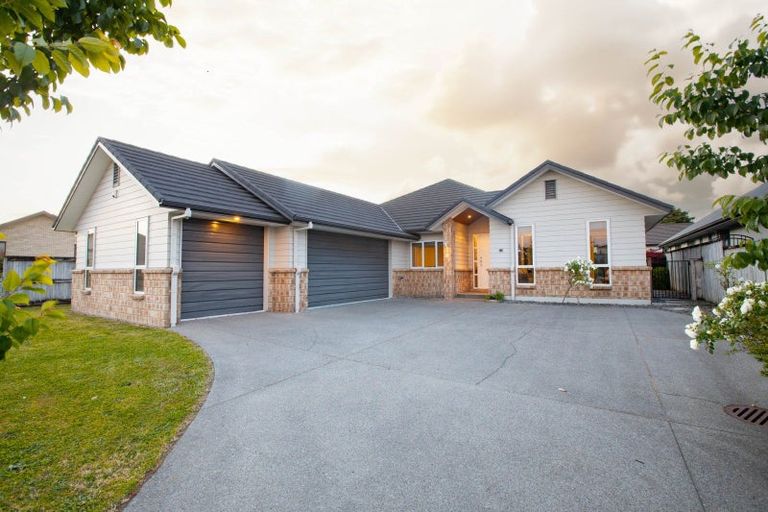 Photo of property in 6 Hampshire Court, Flagstaff, Hamilton, 3210