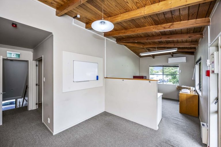 Photo of property in 2 Seaview Avenue, Northcote, Auckland, 0627