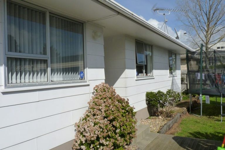 Photo of property in 6 Parvin Place, Pukekohe, 2120