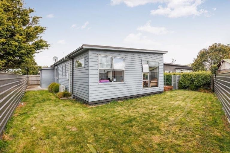 Photo of property in 58 Exeter Crescent, Takaro, Palmerston North, 4412
