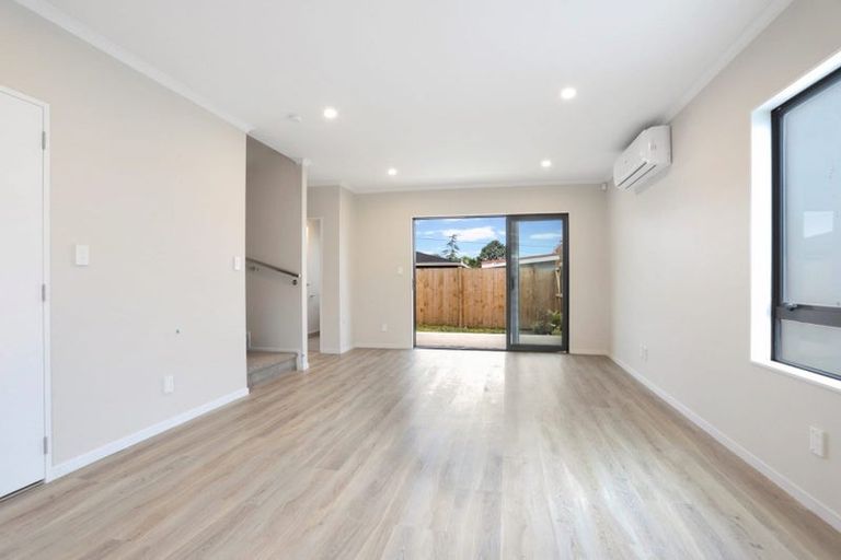 Photo of property in 10e Roberts Road, Te Atatu South, Auckland, 0610