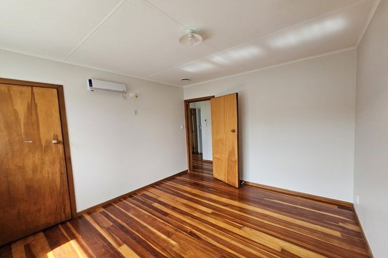 Photo of property in 15 Tawa Street, Tawa, Wellington, 5028