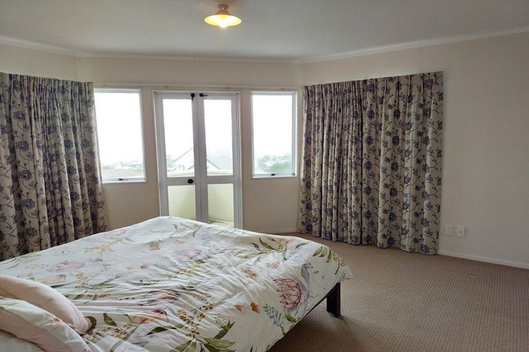 Photo of property in 56 Ashton Fitchett Drive, Brooklyn, Wellington, 6021