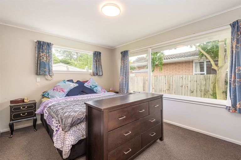 Photo of property in 37 Kent Lodge Avenue, Avonhead, Christchurch, 8042