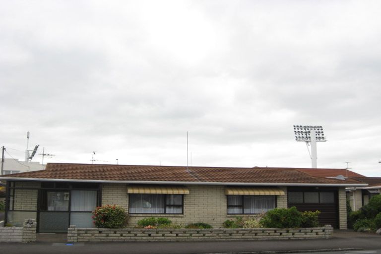 Photo of property in 2/2 Tukapa Street, Westown, New Plymouth, 4310