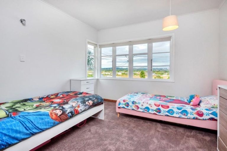 Photo of property in 19 Porter Crescent, Helensville, 0800