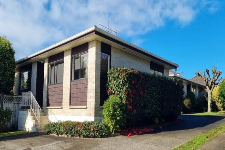 Photo of property in 1/9 Napoleon Avenue, Milford, Auckland, 0620