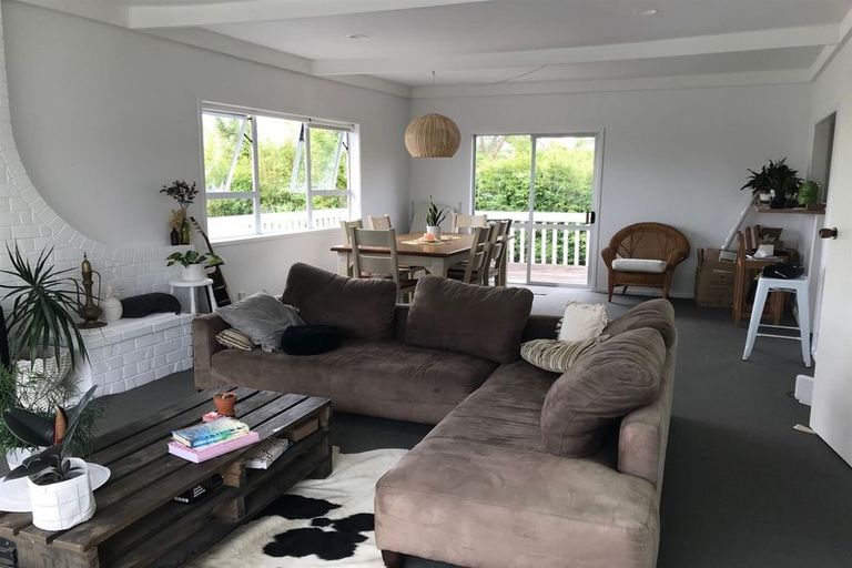 Photo of property in 17 Lyndhurst Road, Te Atatu South, Auckland, 0610