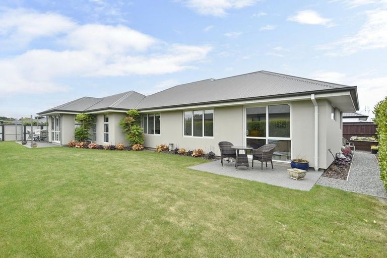 Photo of property in 32 Koura Drive, Rangiora, 7400