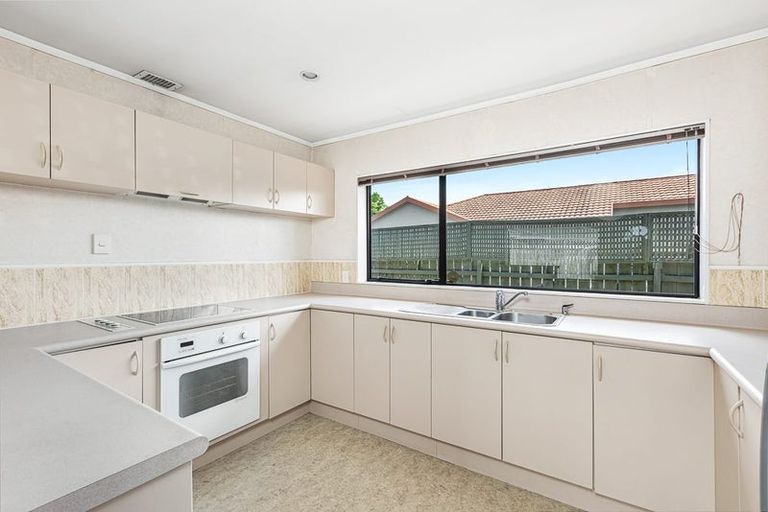 Photo of property in 19 Sturges Road, Henderson, Auckland, 0612