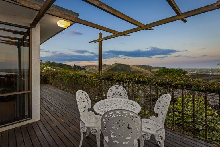 Photo of property in 90 Churchill Drive, Taradale, Napier, 4112