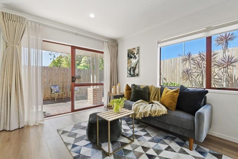 Photo of property in 5 Fearnley Grove, Albany, Auckland, 0632