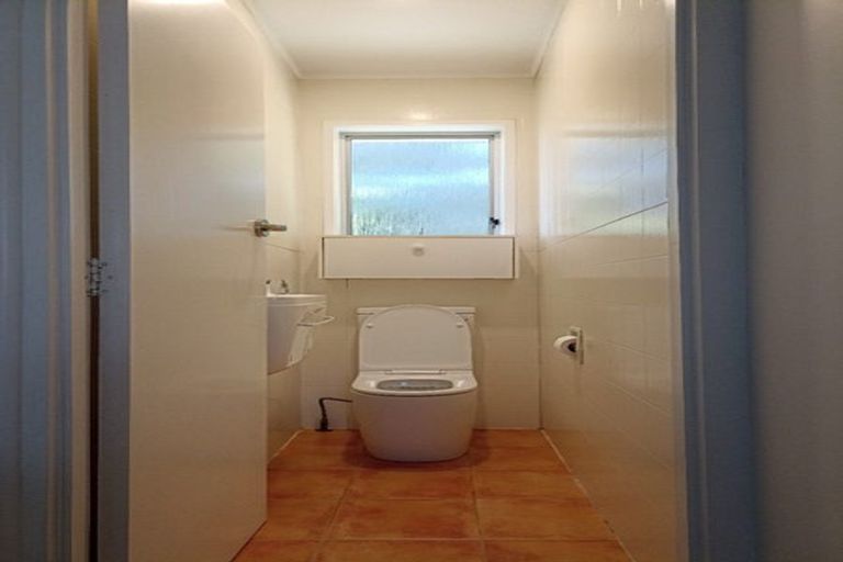 Photo of property in 29 Ayton Drive, Totara Vale, Auckland, 0629