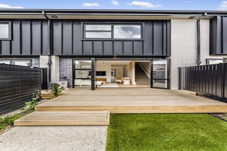 Photo of property in 660d Swanson Road, Swanson, Auckland, 0612