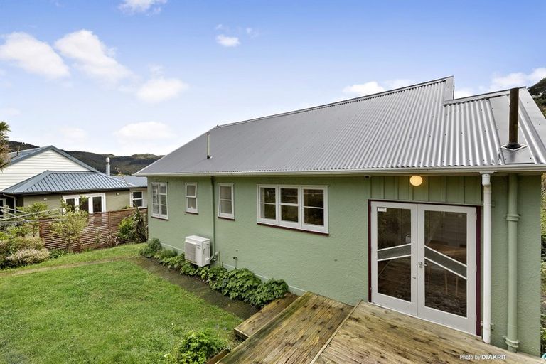 Photo of property in 9 Kaihuia Terrace, Northland, Wellington, 6012