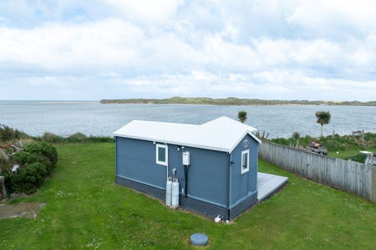 Photo of property in 60 Neva Street, Fortrose, Tokanui, 9875