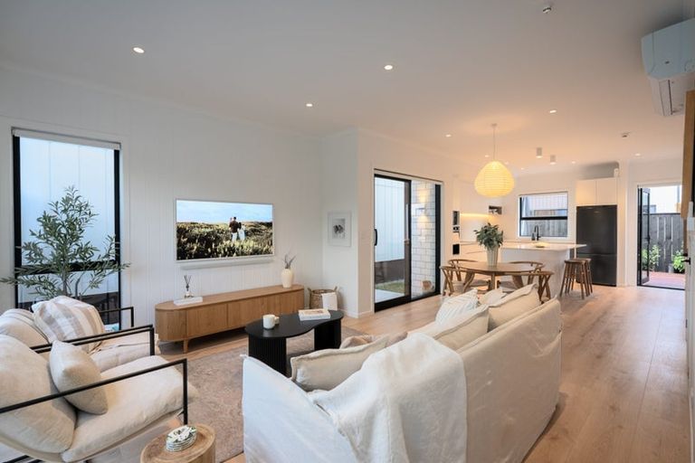 Photo of property in 12 Papai Lane, Massey, Auckland, 0614